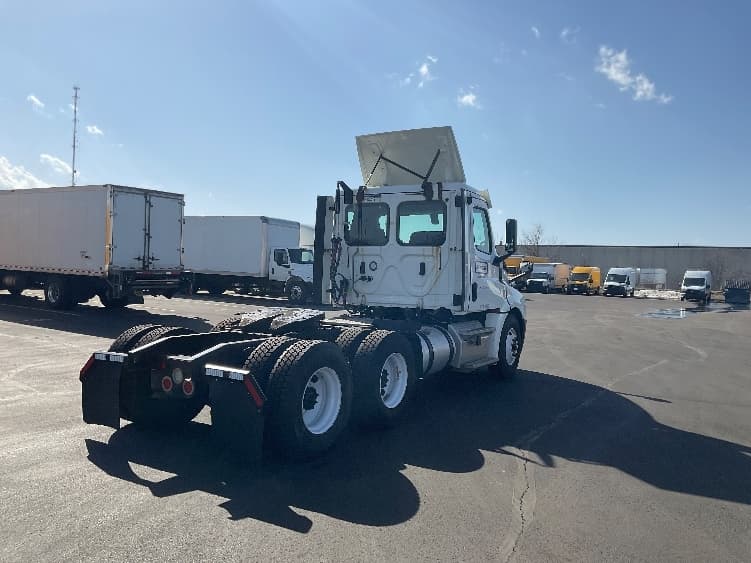 2018 Freightliner Cascadia in Indianapolis, IN — photo 7