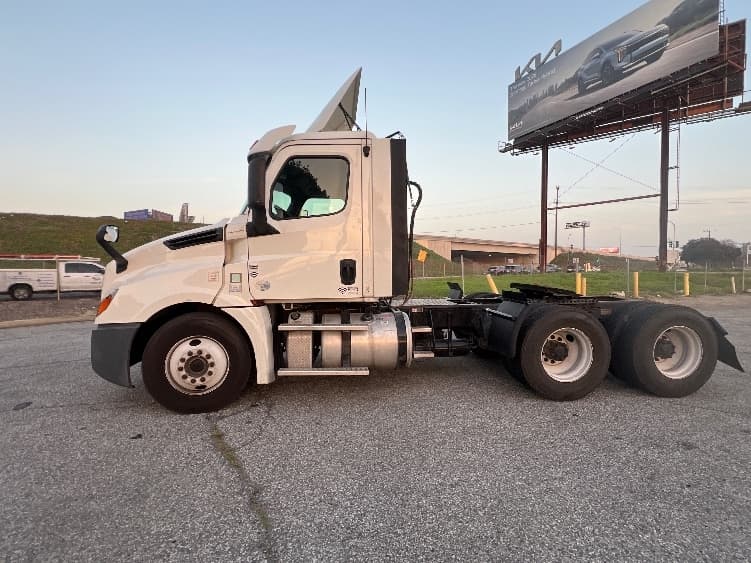 2018 Freightliner Cascadia in Torrance, CA — photo 4