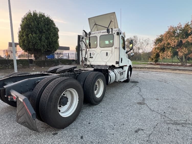 2018 Freightliner Cascadia in Torrance, CA — photo 7