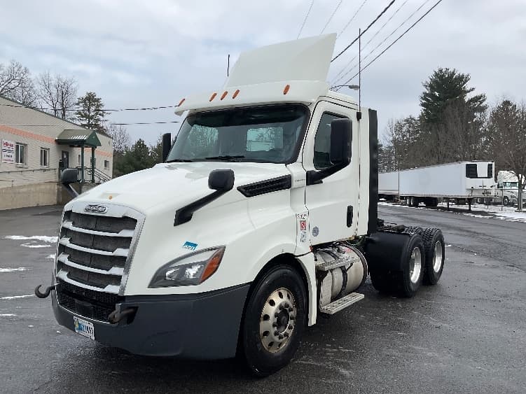 2018 Freightliner Cascadia in Albany, NY — photo 2
