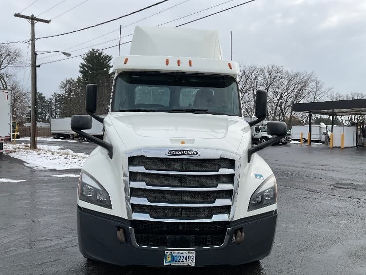 2018 Freightliner Cascadia in Albany, NY — photo 3