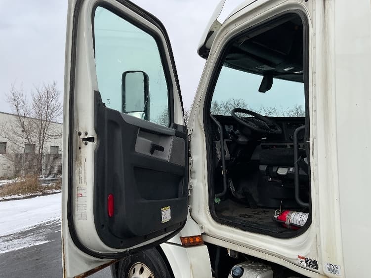 2018 Freightliner Cascadia in Albany, NY — photo 5