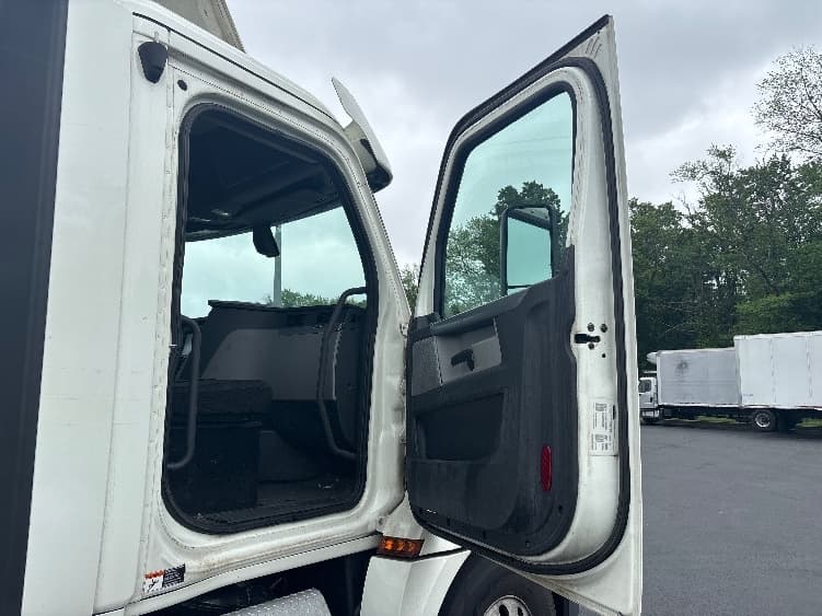 2018 Freightliner Cascadia in Cranbury, NJ — photo 10