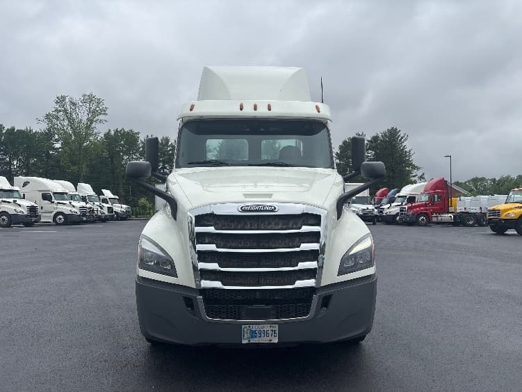 2018 Freightliner Cascadia in Cranbury, NJ — photo 2