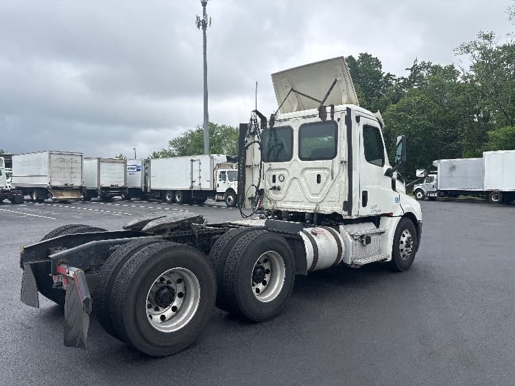 2018 Freightliner Cascadia in Cranbury, NJ — photo 7