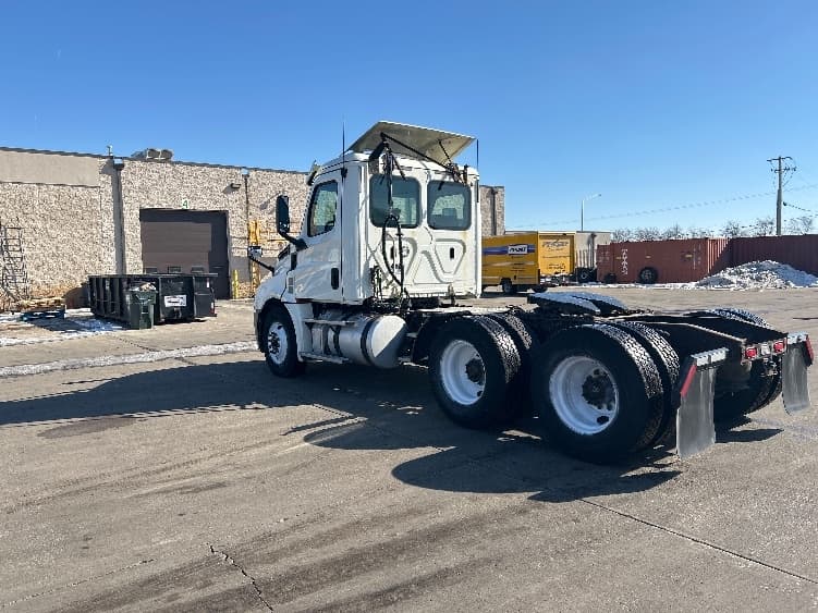 2018 Freightliner Cascadia in La Porte, IN — photo 5