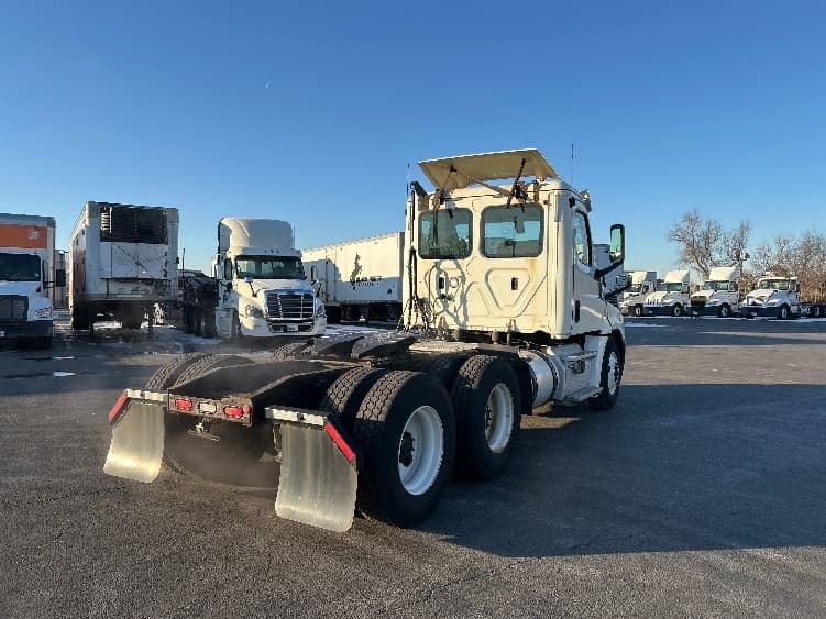 2018 Freightliner Cascadia in La Porte, IN — photo 7