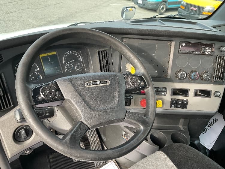 2018 Freightliner Cascadia in Richmond, VA — photo 10