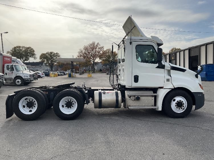 2018 Freightliner Cascadia in Richmond, VA — photo 8