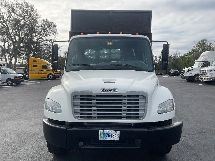 2019 Freightliner M2 106 in Tampa, FL — photo 2