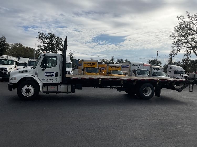 2019 Freightliner M2 106 in Tampa, FL — photo 4