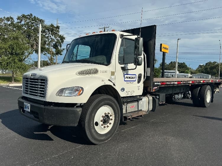 2019 Freightliner M2 106 in Tampa, FL — photo 3