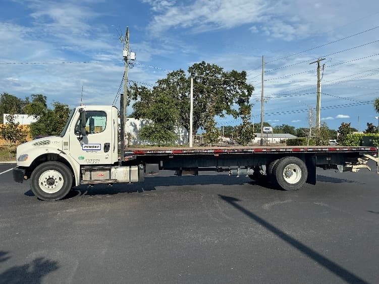 2019 Freightliner M2 106 in Tampa, FL — photo 4