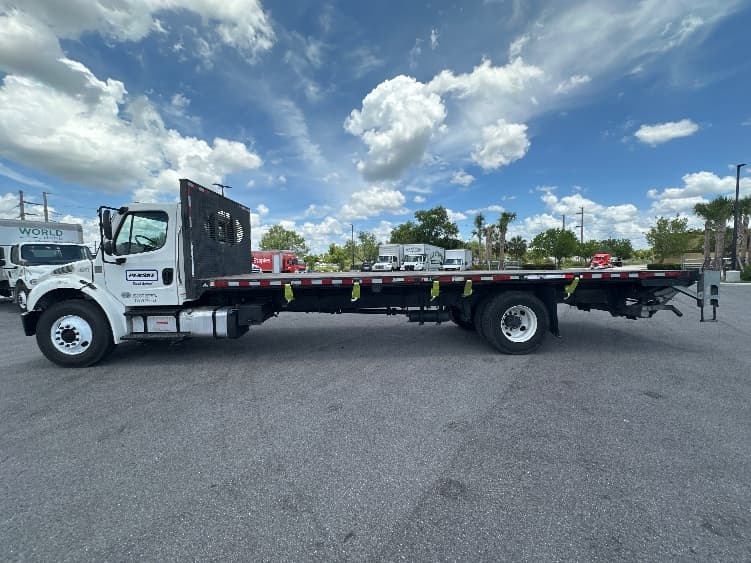 2019 Freightliner M2 106 in Tampa, FL — photo 4