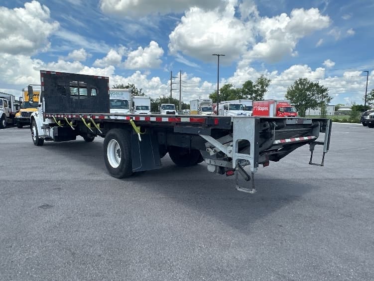 2019 Freightliner M2 106 in Tampa, FL — photo 6