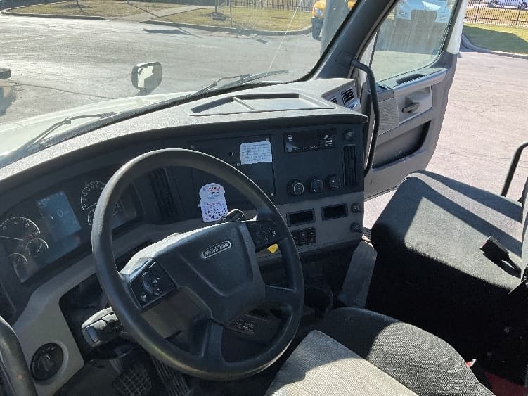 2018 Freightliner Cascadia in Fredonia, NY — photo 10