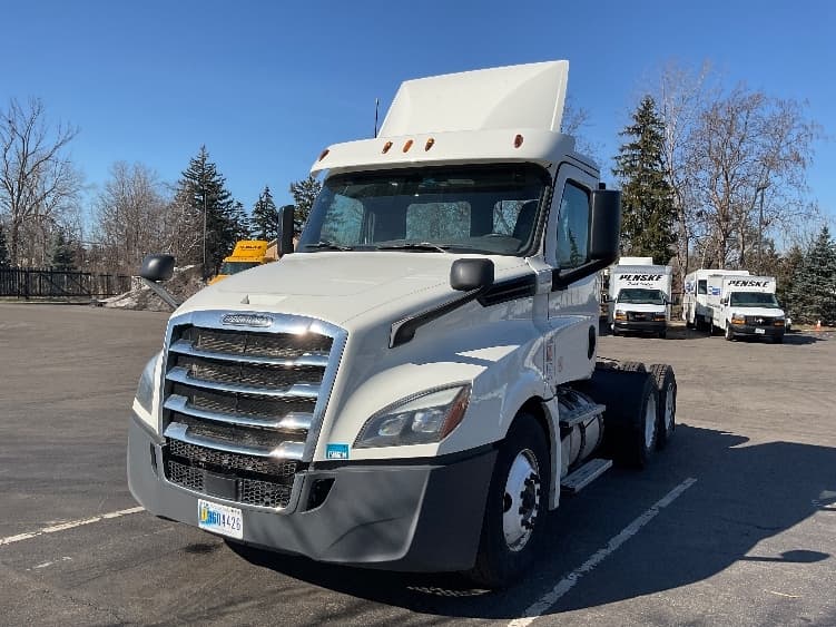 2018 Freightliner Cascadia in Fredonia, NY — photo 3