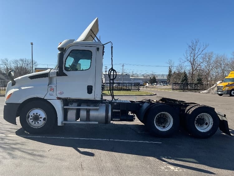 2018 Freightliner Cascadia in Fredonia, NY — photo 4