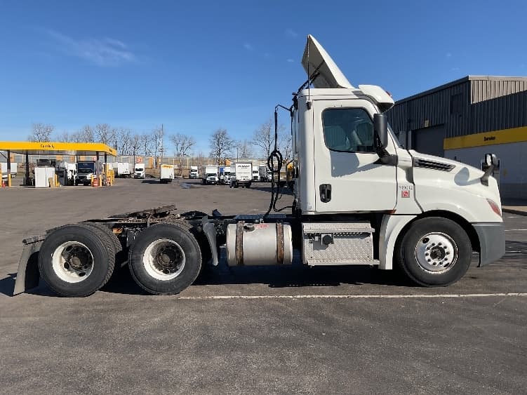 2018 Freightliner Cascadia in Fredonia, NY — photo 8