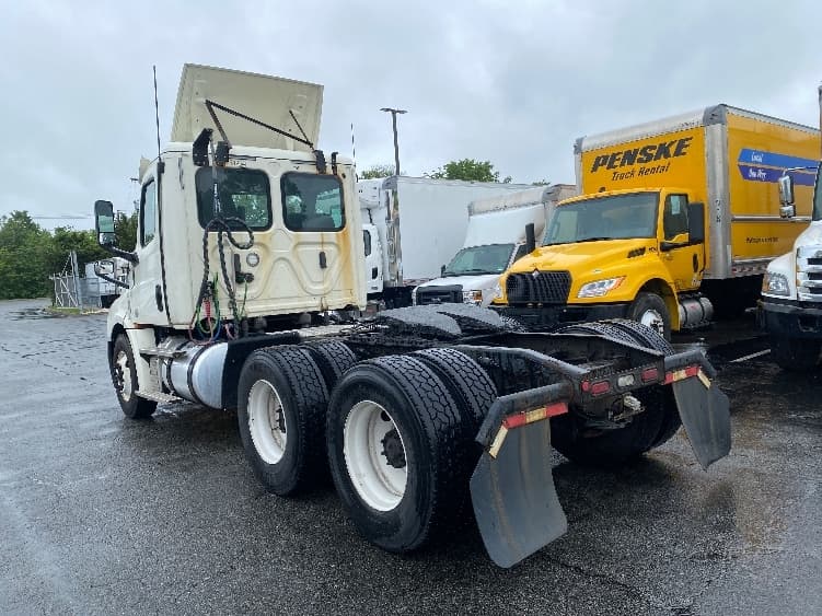 2018 Freightliner Cascadia in Parsippany, NJ — photo 5