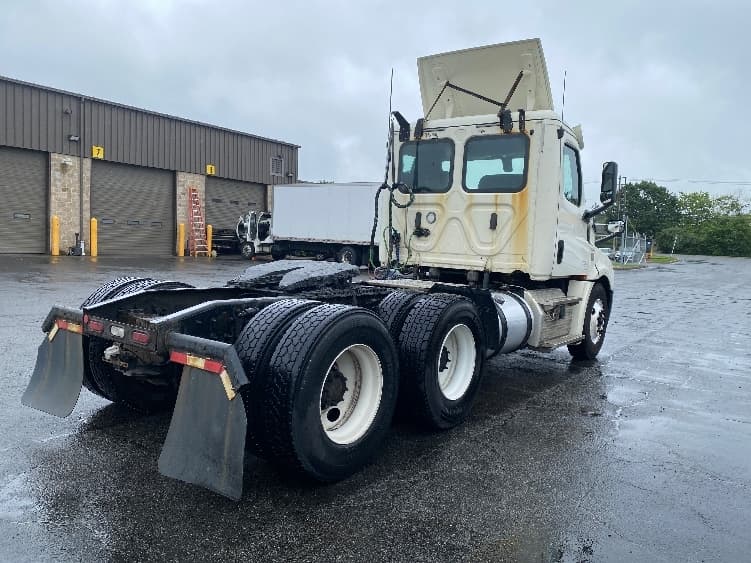 2018 Freightliner Cascadia in Parsippany, NJ — photo 7