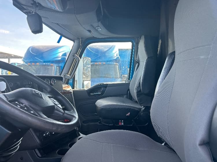 2021 International LT in El Paso, TX — photo 10