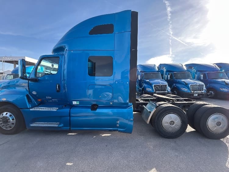2021 International LT in El Paso, TX — photo 4