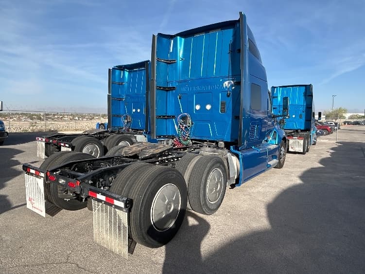 2021 International LT in El Paso, TX — photo 7