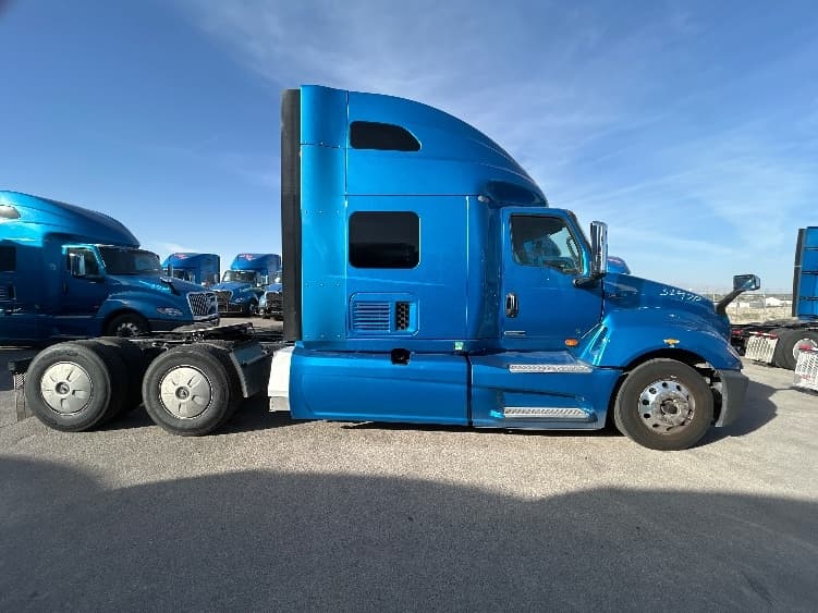 2021 International LT in El Paso, TX — photo 8