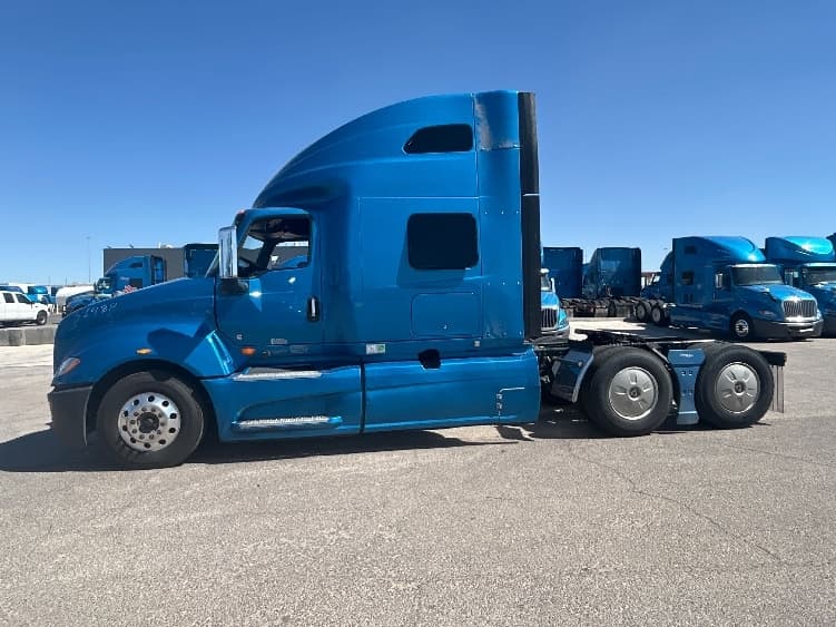 2021 International LT in El Paso, TX — photo 4