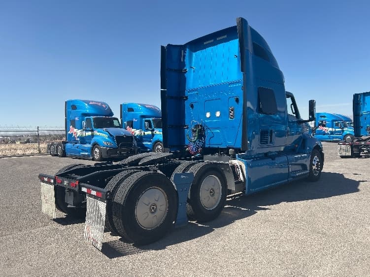 2021 International LT in El Paso, TX — photo 7