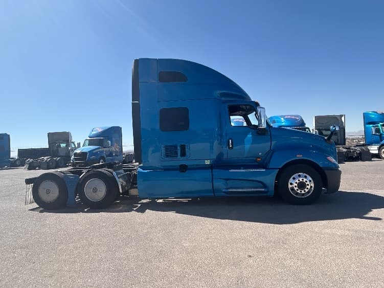 2021 International LT in El Paso, TX — photo 8