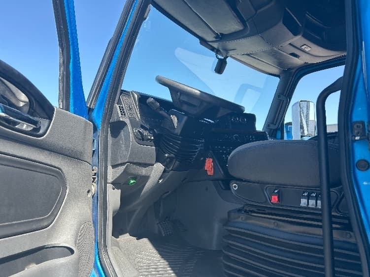 2021 International LT in El Paso, TX — photo 9
