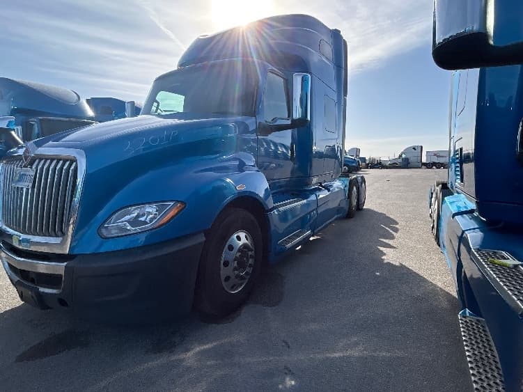2021 International LT in El Paso, TX — photo 3