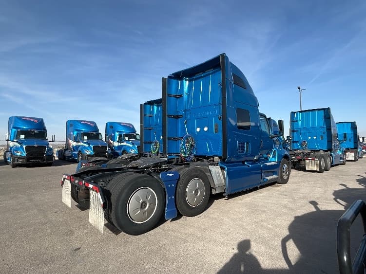 2021 International LT in El Paso, TX — photo 7