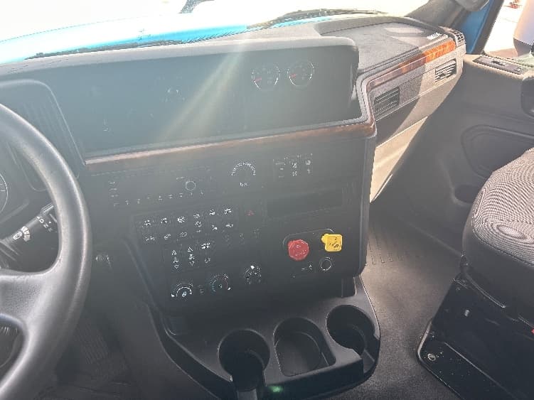 2021 International LT in El Paso, TX — photo 10