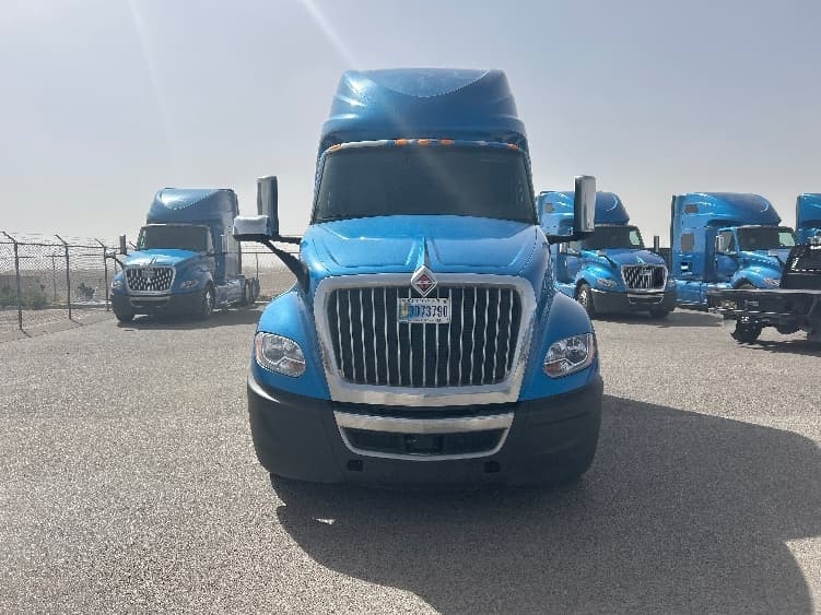 2021 International LT in El Paso, TX — photo 2