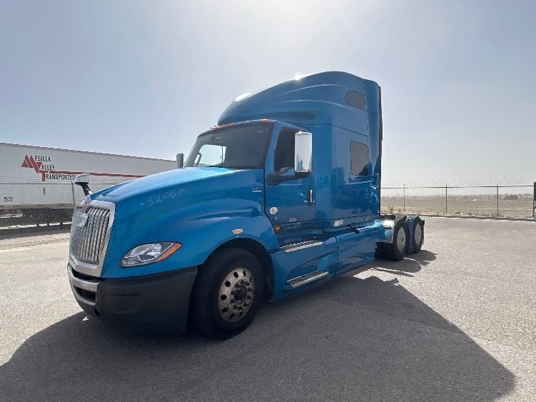 2021 International LT in El Paso, TX — photo 3