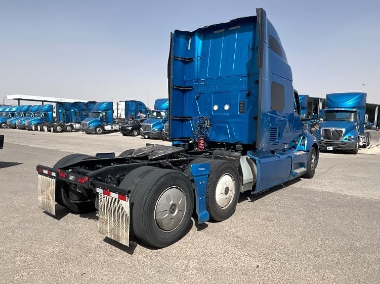 2021 International LT in El Paso, TX — photo 7