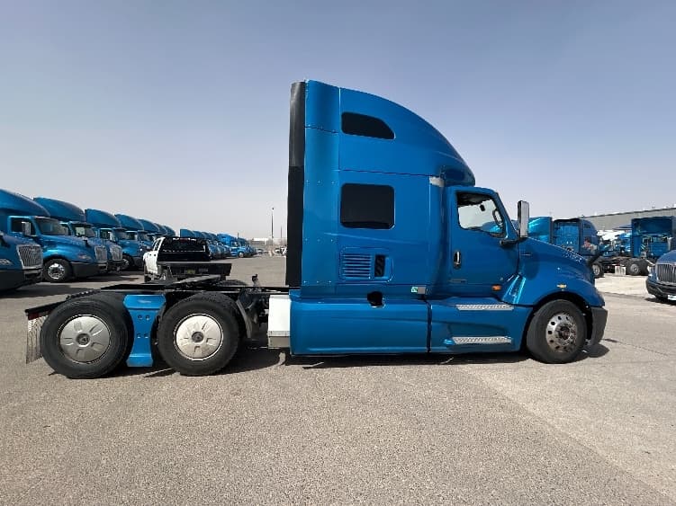2021 International LT in El Paso, TX — photo 8