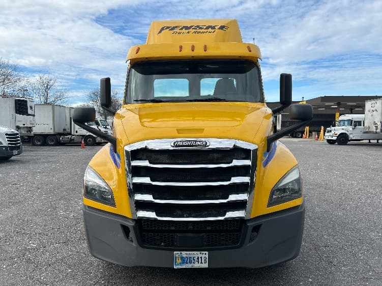 2019 Freightliner Cascadia in Chesapeake, VA — photo 2