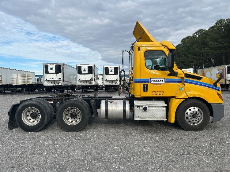 2019 Freightliner Cascadia in Chesapeake, VA — photo 8