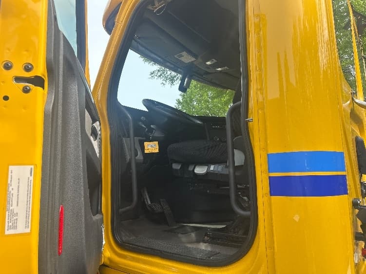 2019 Freightliner Cascadia in Chesapeake, VA — photo 9