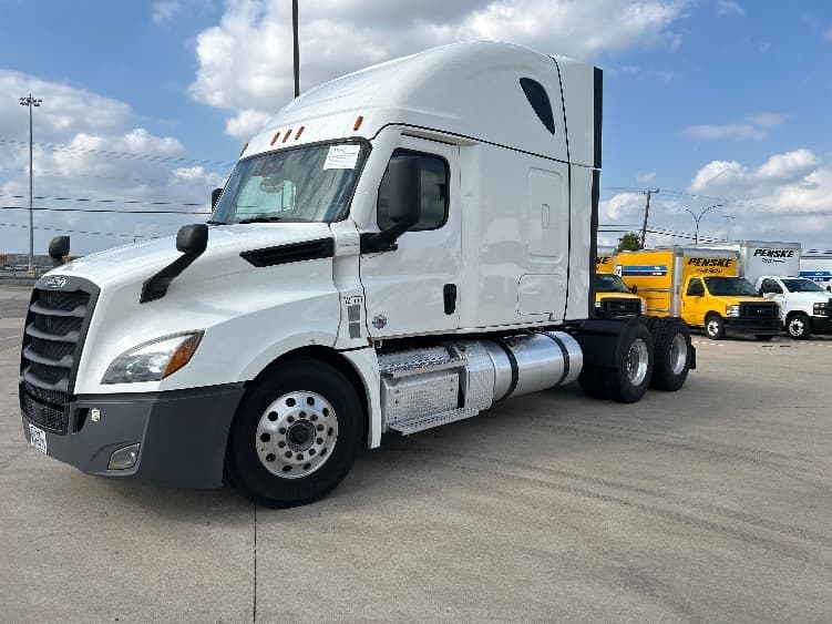 2021 Freightliner Cascadia in Arlington, TX — photo 3