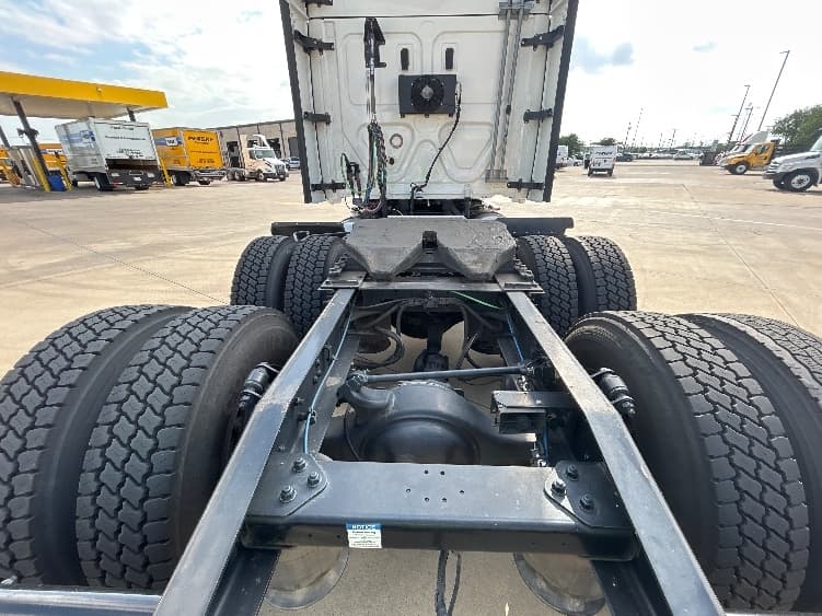 2021 Freightliner Cascadia in Arlington, TX — photo 6