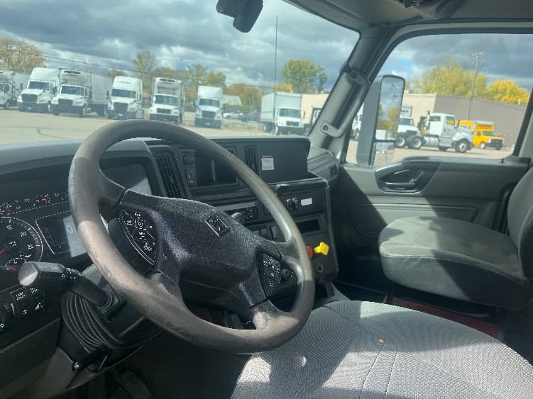 2019 International LT in Warren, MI — photo 10