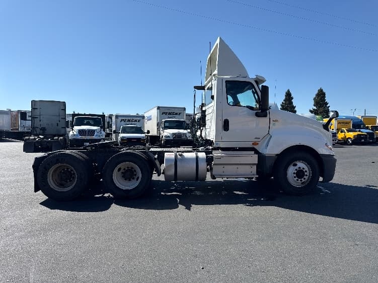 2019 International LT in West Sacramento, CA — photo 8