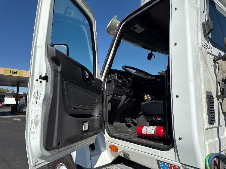 2019 International LT in West Sacramento, CA — photo 9