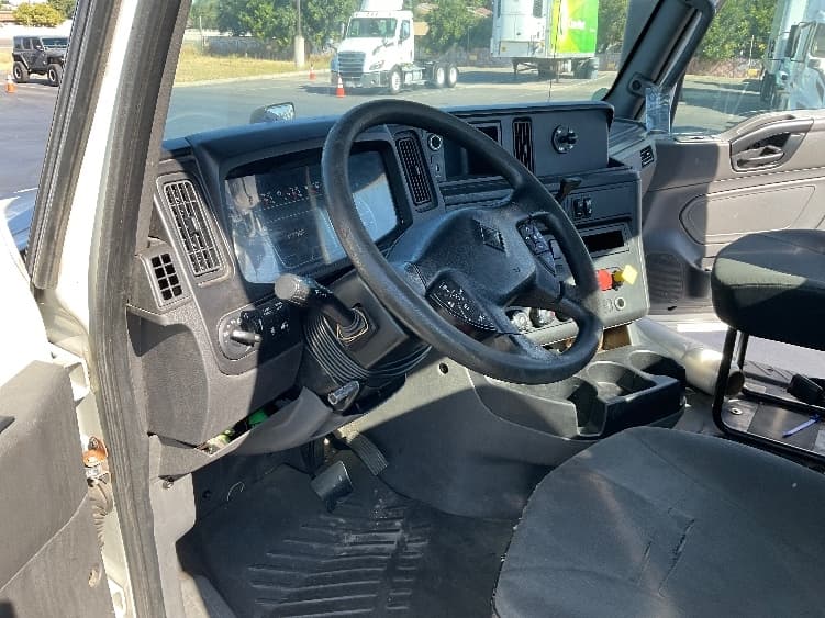 2019 International LT in Stockton, CA — photo 10