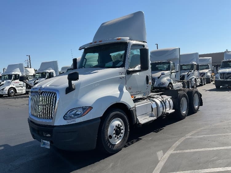 2019 International LT in Stockton, CA — photo 3